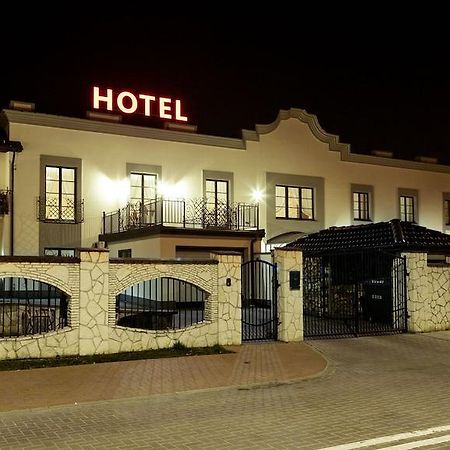 Hotel Notabene Świdnik エクステリア 写真