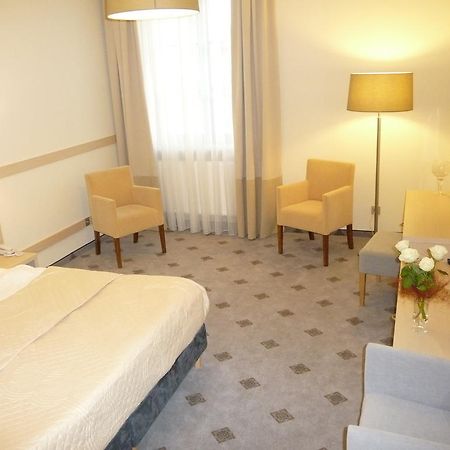 Hotel Notabene Świdnik エクステリア 写真