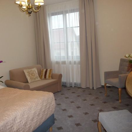 Hotel Notabene Świdnik エクステリア 写真