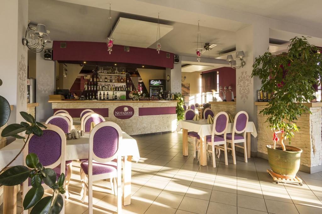 Hotel Notabene Świdnik エクステリア 写真