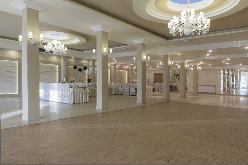 Hotel Notabene Świdnik エクステリア 写真