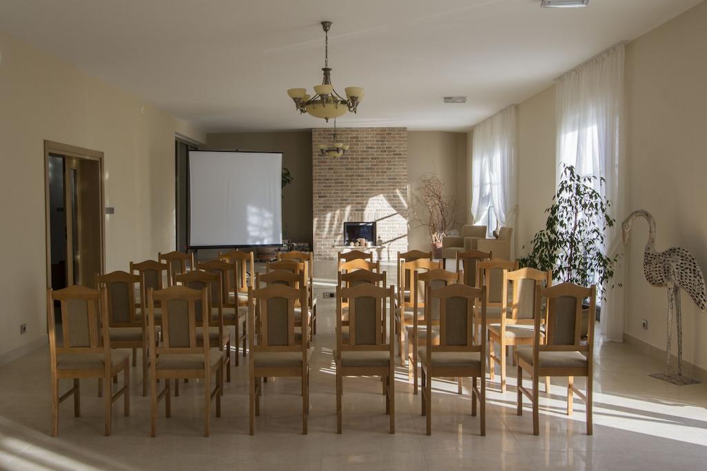 Hotel Notabene Świdnik エクステリア 写真