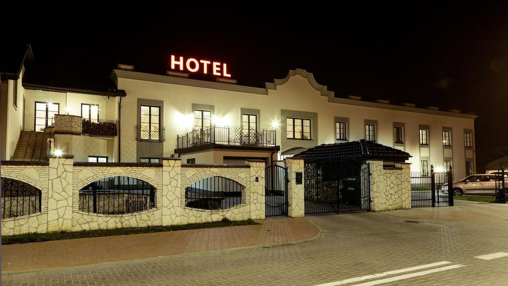 Hotel Notabene Świdnik エクステリア 写真