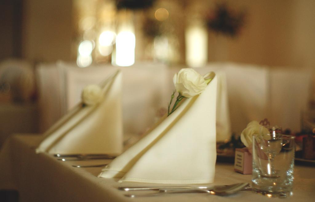 Hotel Notabene Świdnik エクステリア 写真