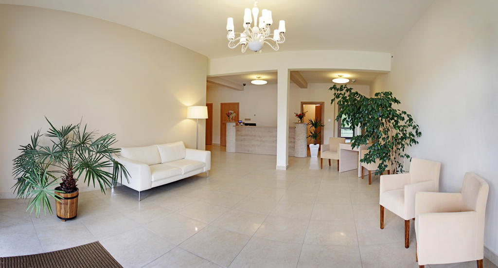 Hotel Notabene Świdnik エクステリア 写真