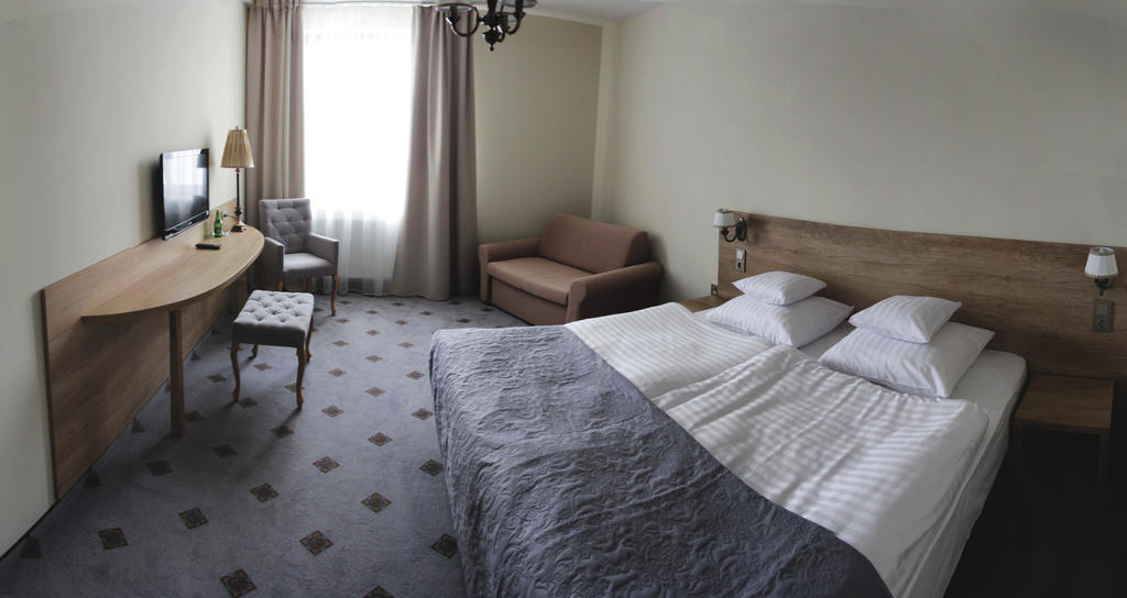 Hotel Notabene Świdnik エクステリア 写真